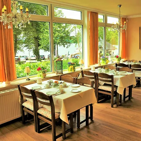 ホテル Holsteinische Schweiz Am Dieksee 3*